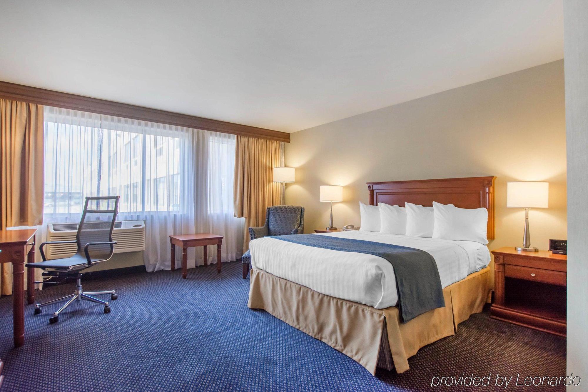 Quality Inn & Suites Brossard Luaran gambar