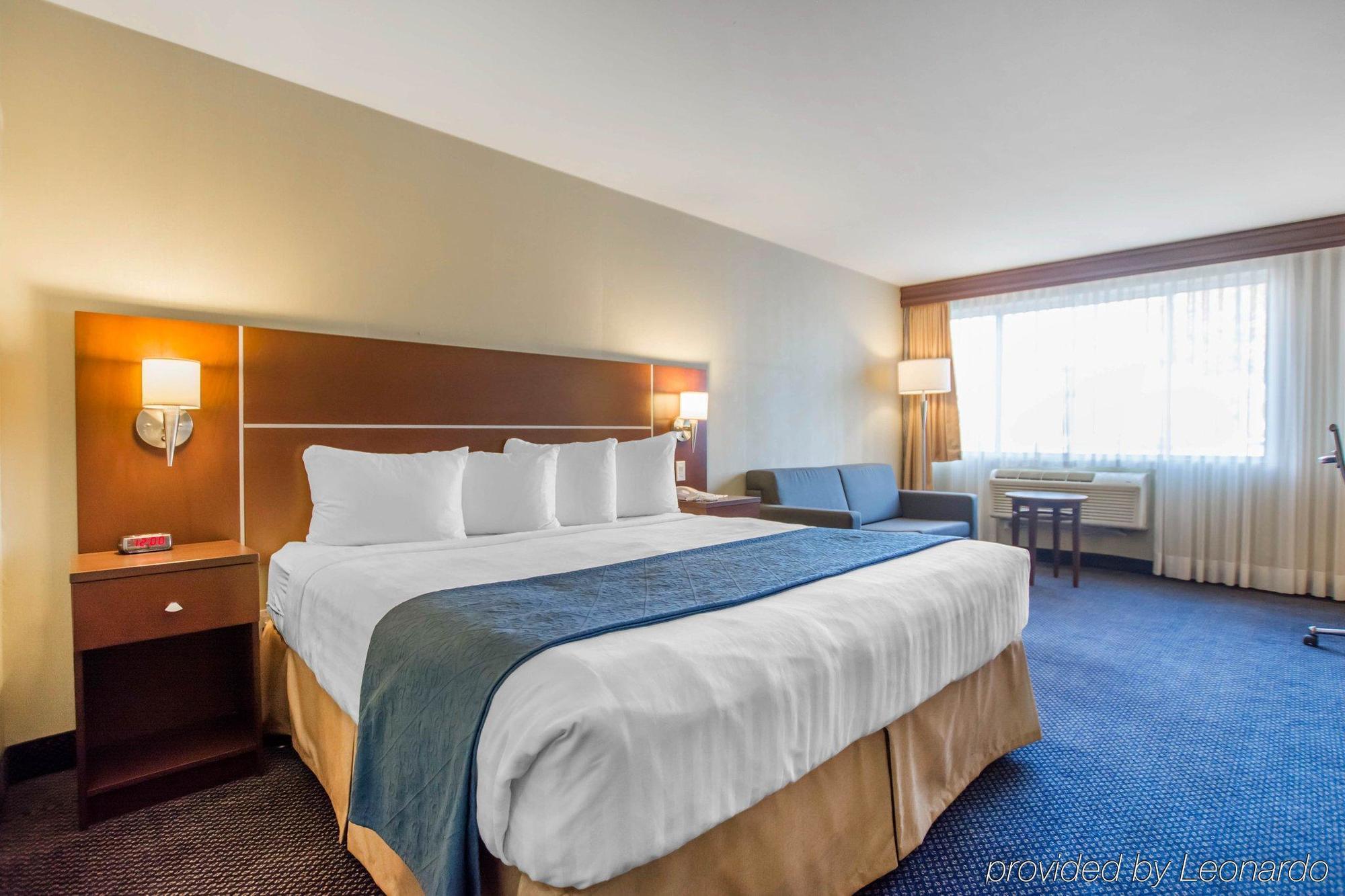 Quality Inn & Suites Brossard Luaran gambar