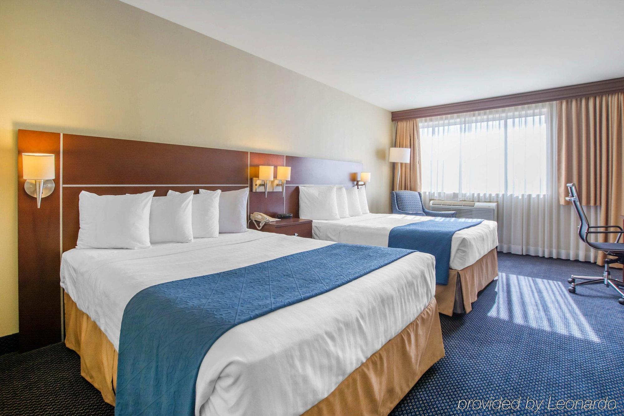 Quality Inn & Suites Brossard Luaran gambar