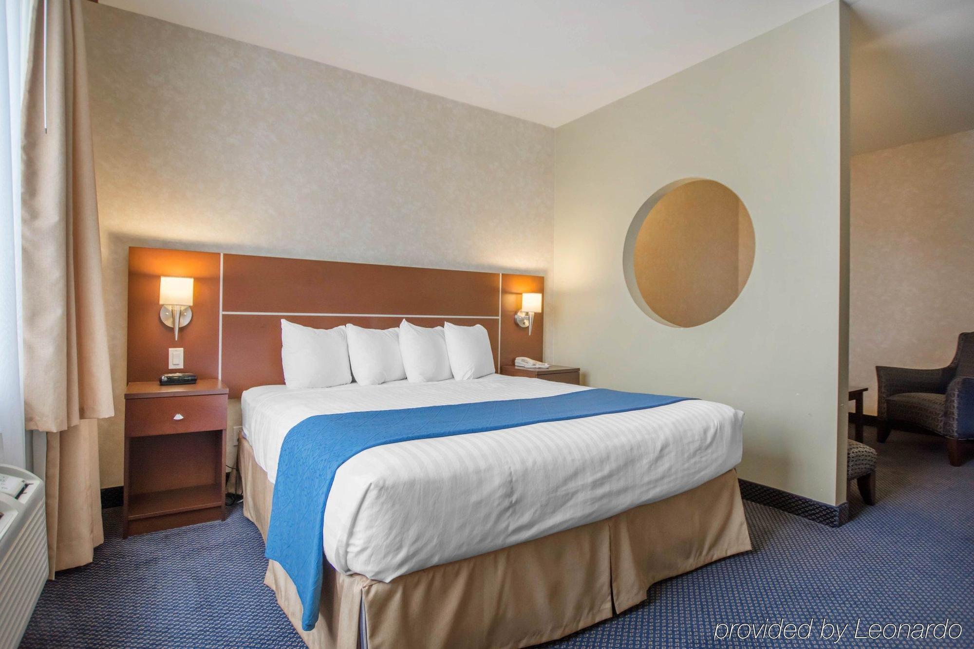 Quality Inn & Suites Brossard Luaran gambar