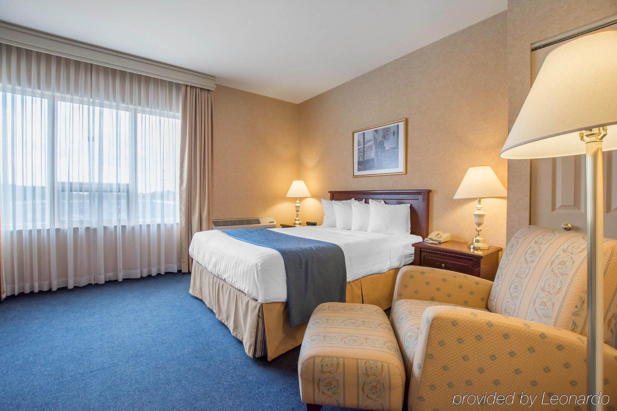 Quality Inn & Suites Brossard Luaran gambar