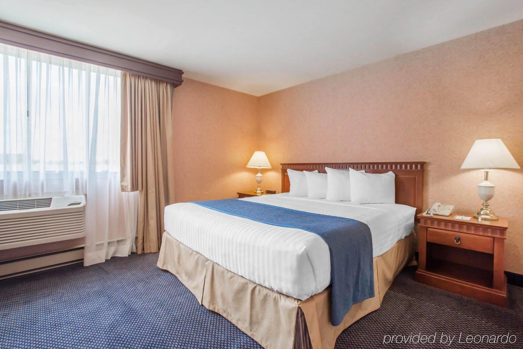 Quality Inn & Suites Brossard Luaran gambar