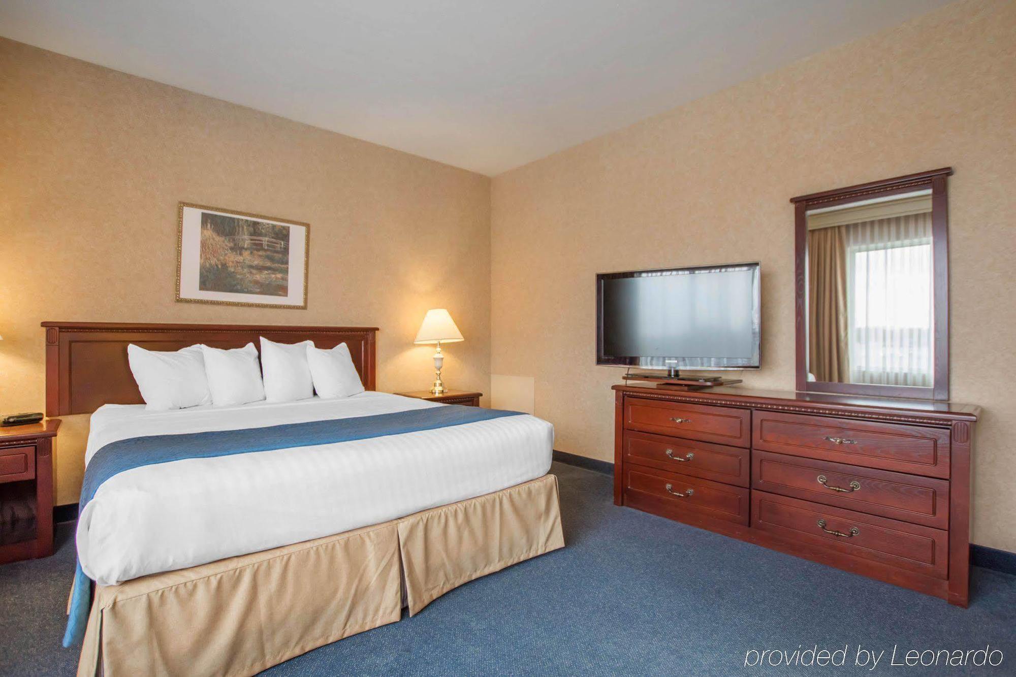 Quality Inn & Suites Brossard Luaran gambar