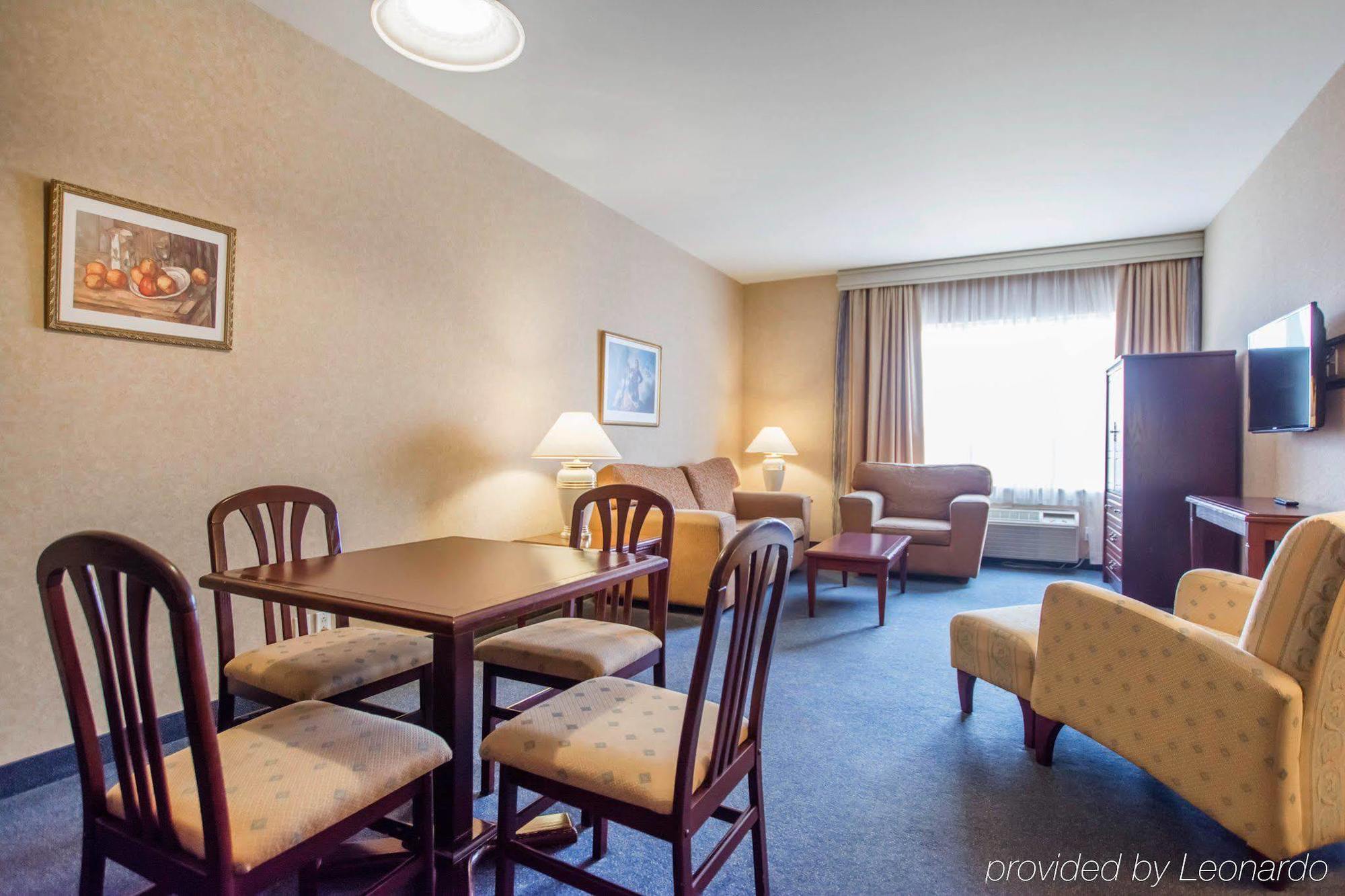 Quality Inn & Suites Brossard Luaran gambar